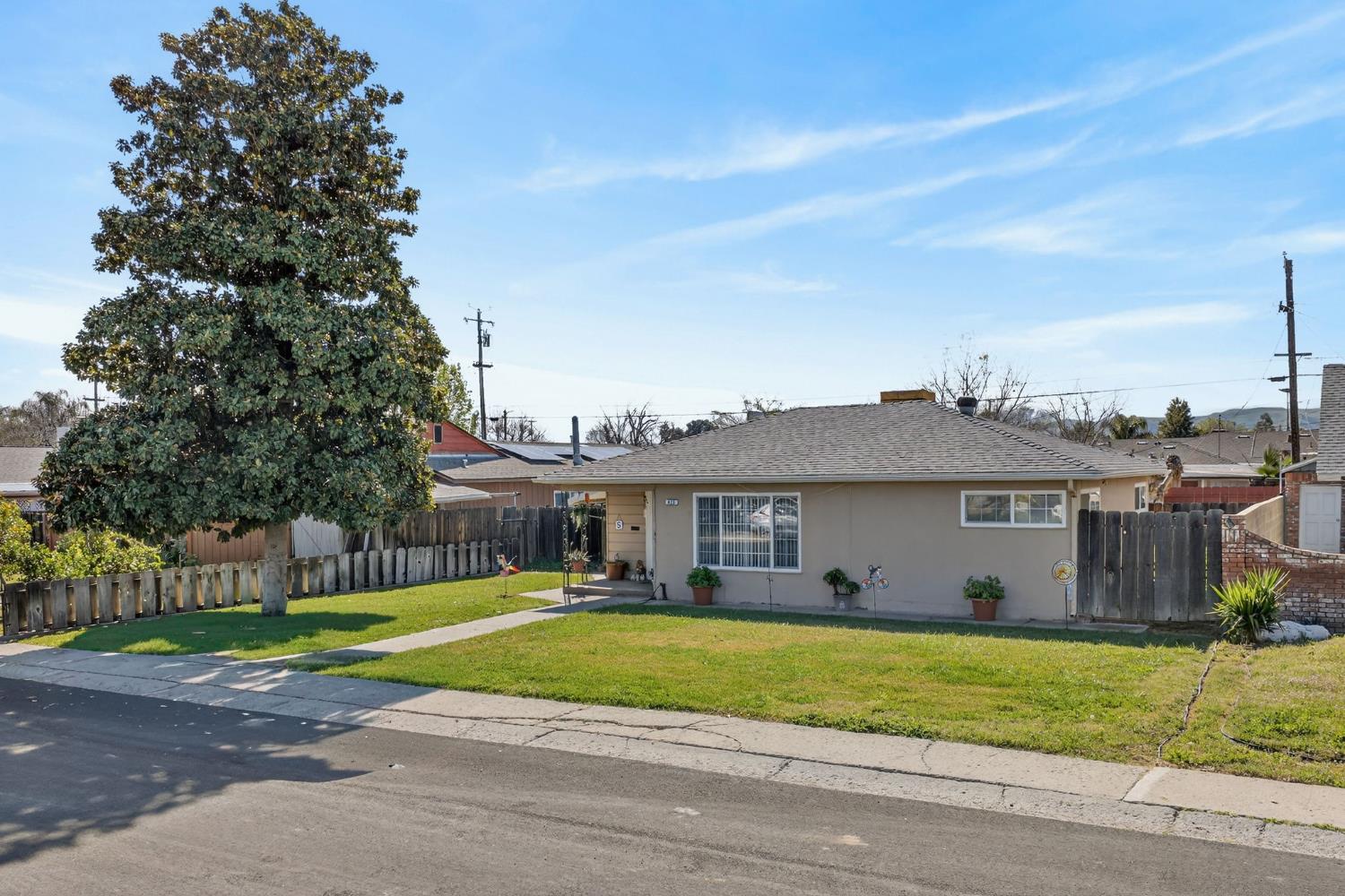 425 University Ave, Coalinga, CA 93210