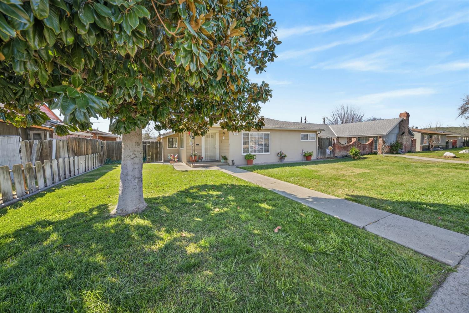425 University Ave, Coalinga, CA 93210