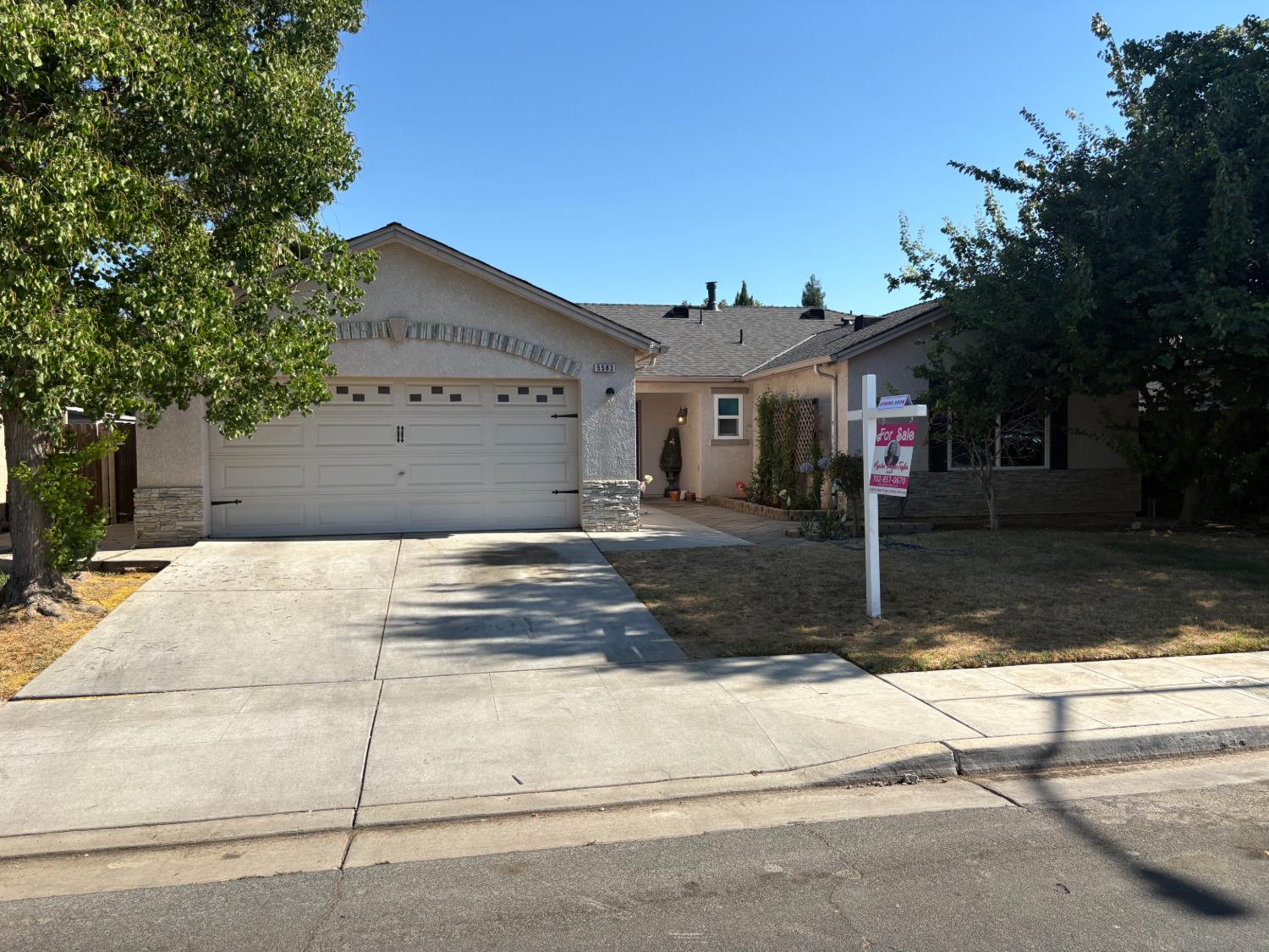 5583 W Floradora Ave