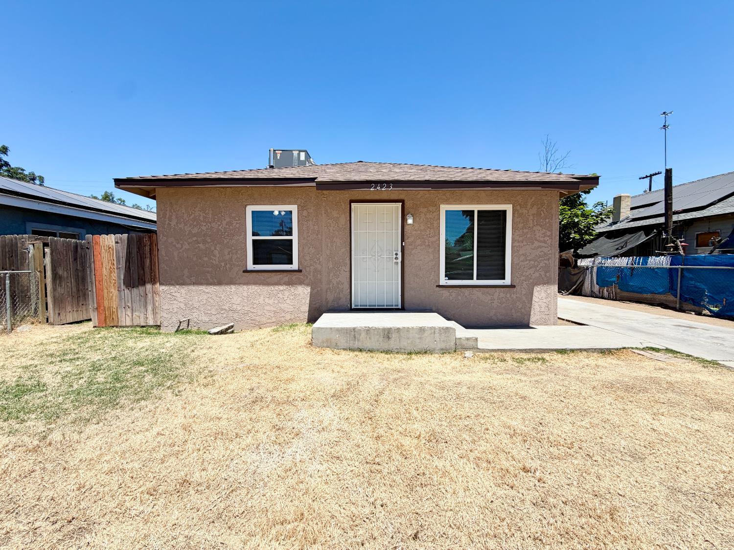 2421 E Clay Ave